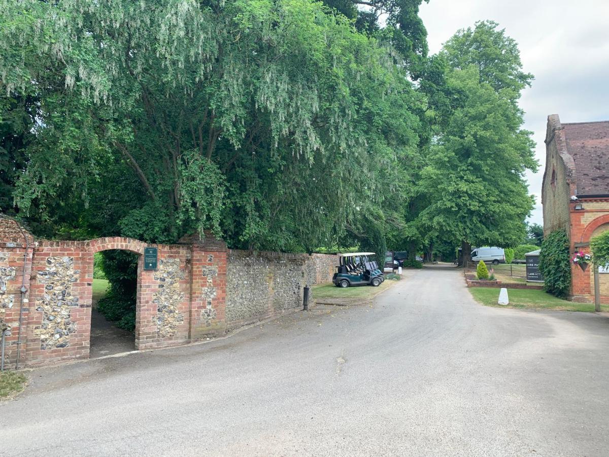 Badgemore Park Henley-on-Thames Extérieur photo